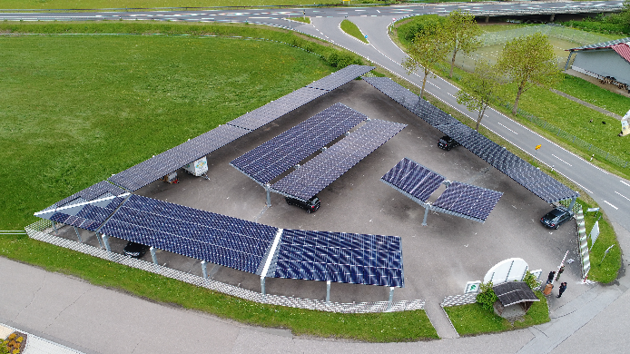 Ein Solar-Carport aus der Luft